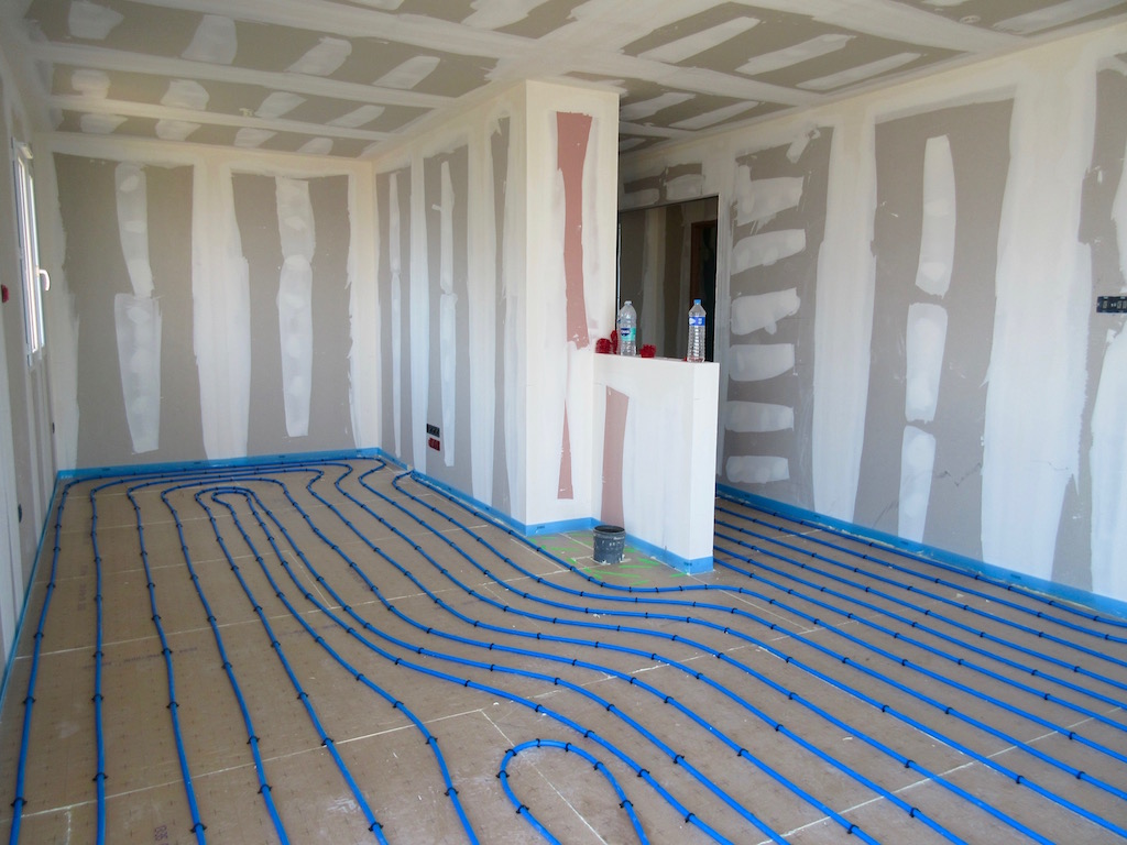 Build week 43: Blue pipes cover the floor